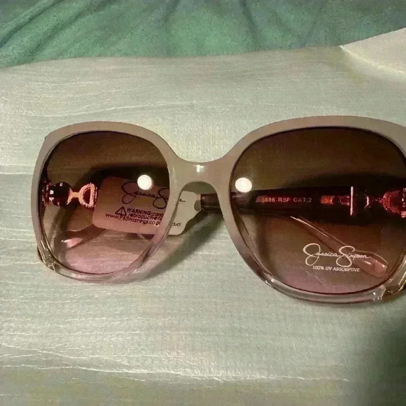 Jessica Simpson sunglasses - Picture 5 of 5